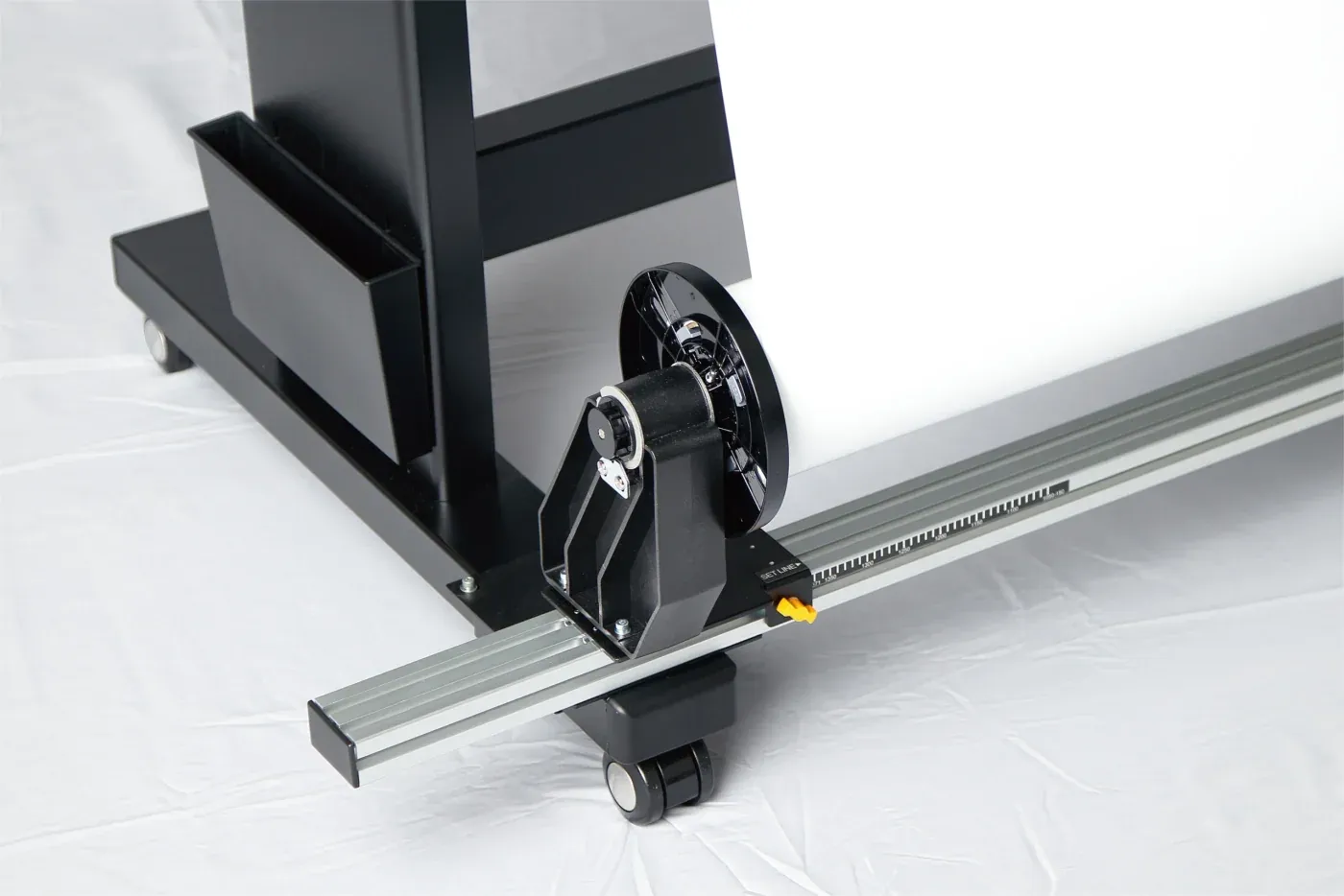 Media holder for the 30 kg take-up unit on the XpertJet 1341 WR Pro